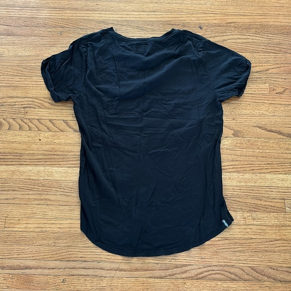 onebyone black t shirt - Picture 3 of 3
